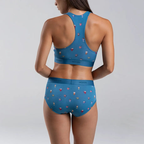 Dayana wears a size S