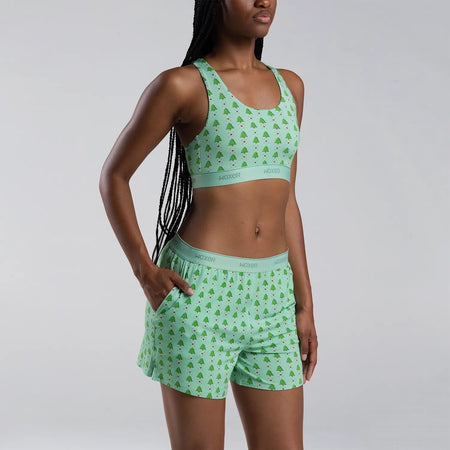 Maelyn wears a size S