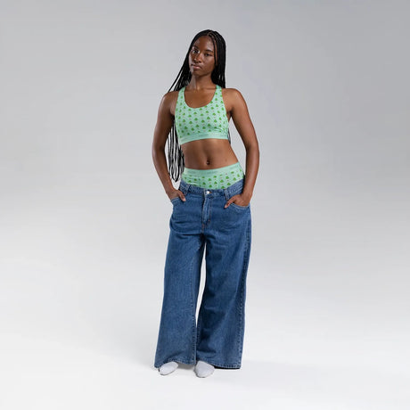 Maelyn wears a size S
