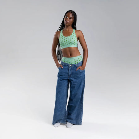 Maelyn wears a size S