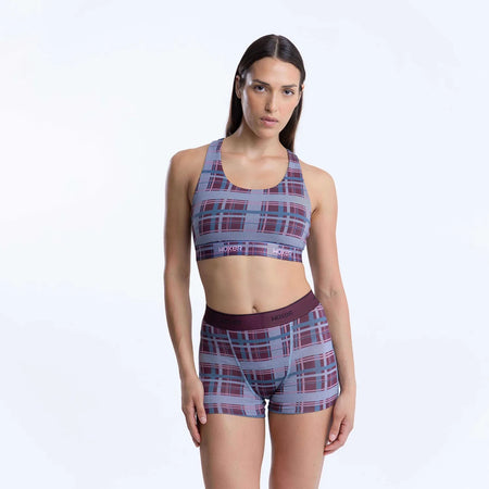 Dayana wears a size S