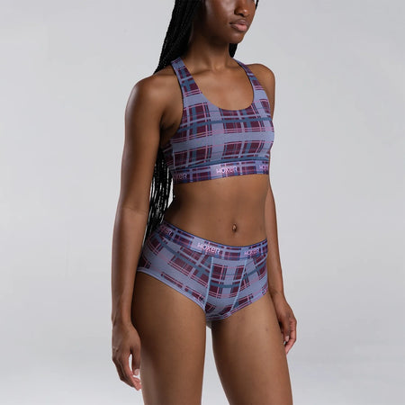 Maelyn wears a size S