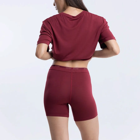 Dayana wears a size S