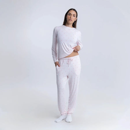 Dayana wears a size S