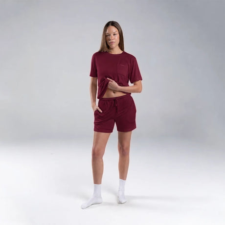 Sam wears a size M