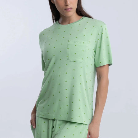 Diana wears a size S