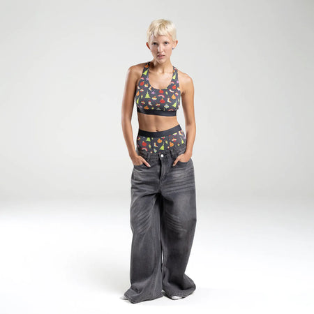 Sofia wears a size S