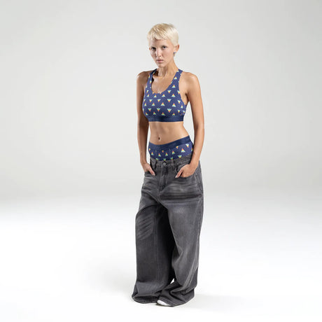 Sofia wears a size S