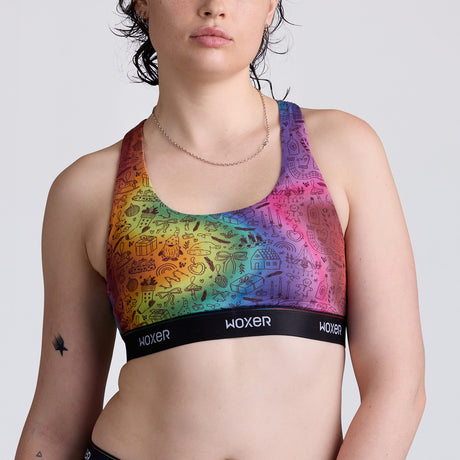 Anna wears a size M