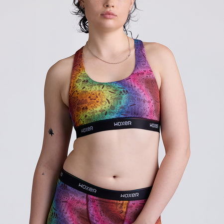 Anna wears a size M
