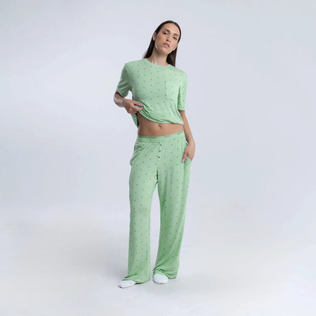 Diana wears a size S