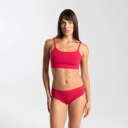 Dayana wears a size S