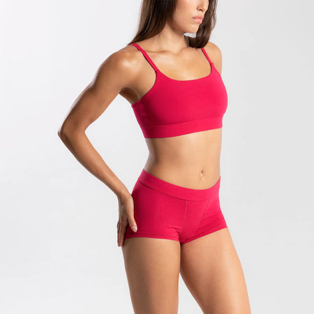 Dayana wears a size S