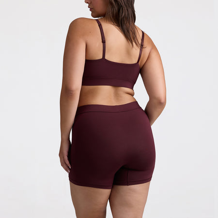 Avery wears a size L