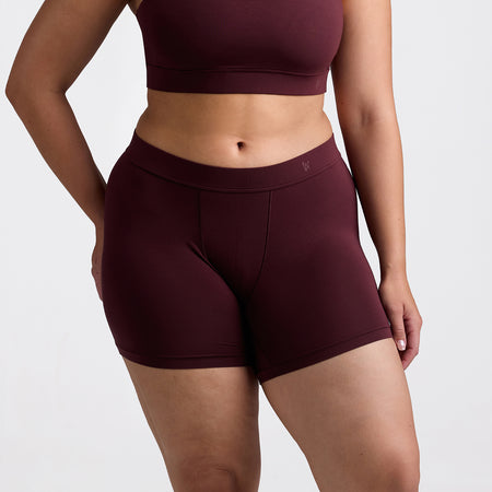 Avery wears a size L