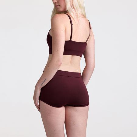 Savannah wears a size S