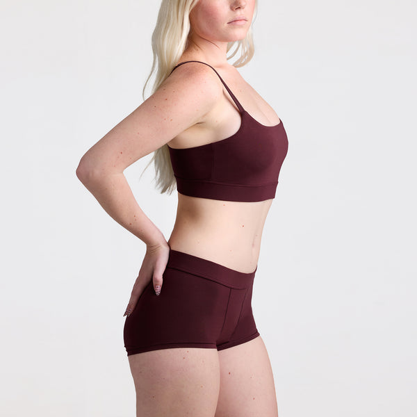 Savannah wears a size S