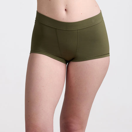 Savannah wears a size S