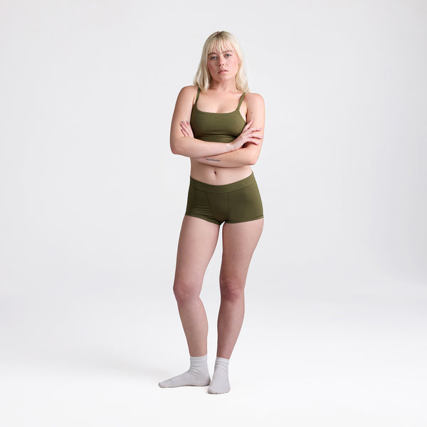 Savannah wears a size S