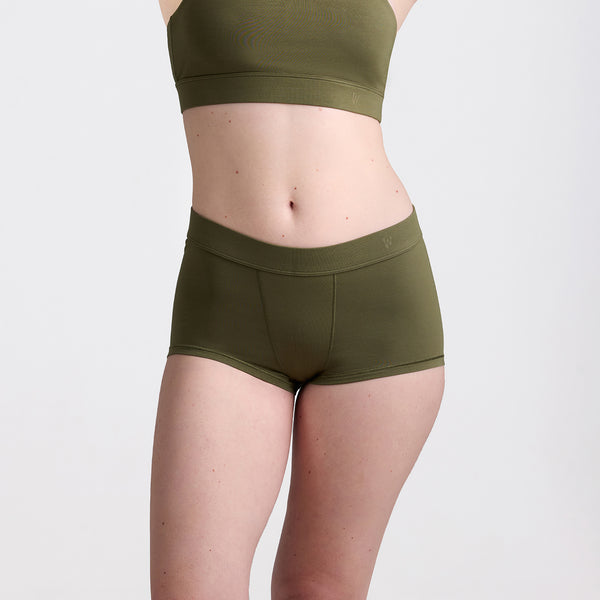 Savannah wears a size S