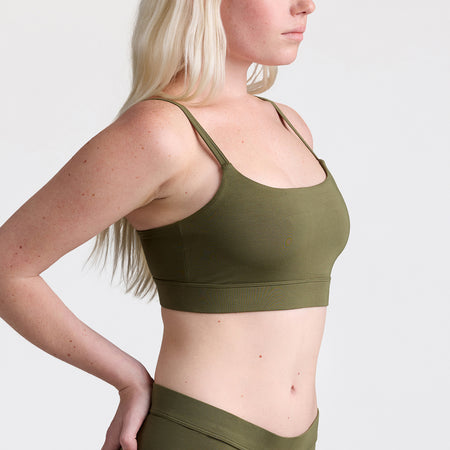 Savannah wears a size S