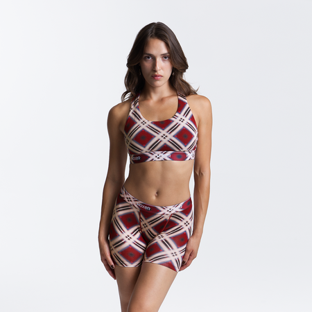 Dayana wears a size S