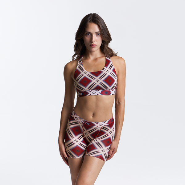 Dayana wears a size S