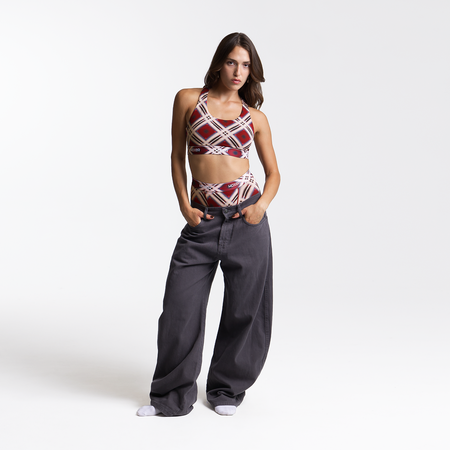 Dayana wears a size S