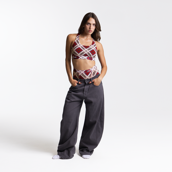 Dayana wears a size S