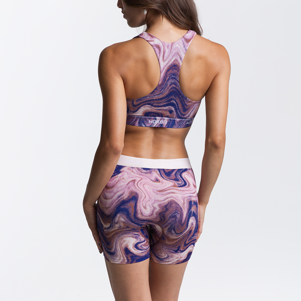 Dayana wears a size S