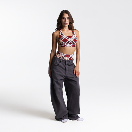 Dayana wears a size S