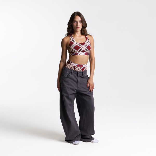 Dayana wears a size S