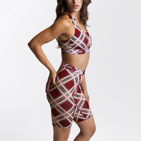 Dayana wears a size S