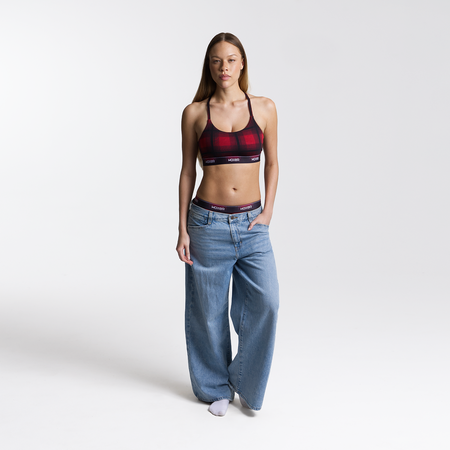 Sam wears a size M