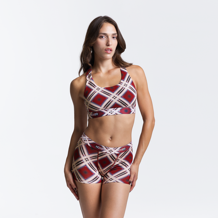 Dayana wears a size S