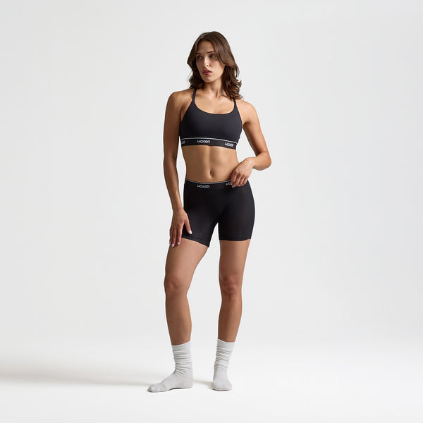 Dayana wears a size S