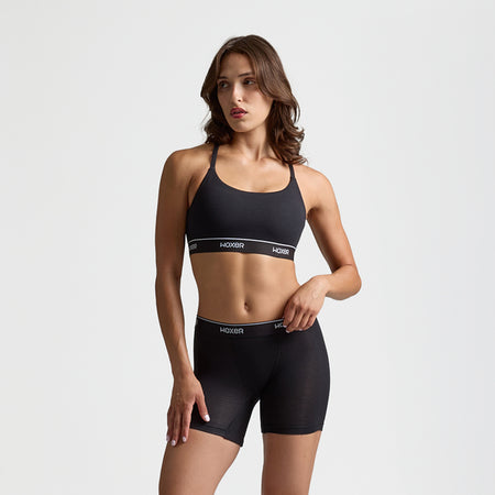 Dayana wears a size S