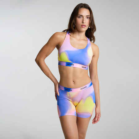 Dayana wears a size S