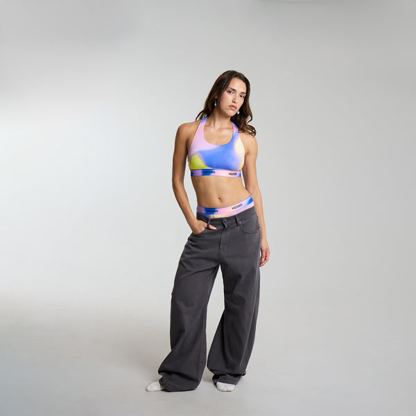 Dayana wears a size S