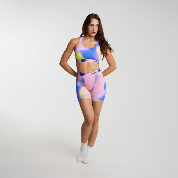 Dayana wears a size S