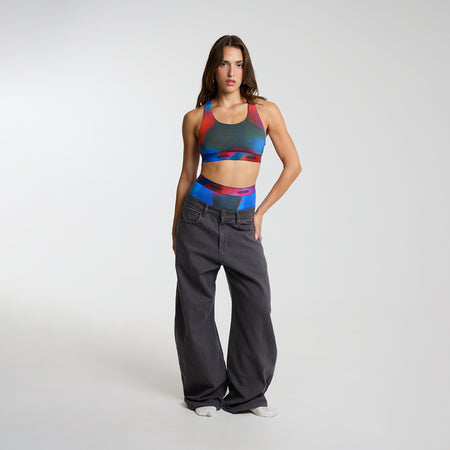 Dayana wears a sise S