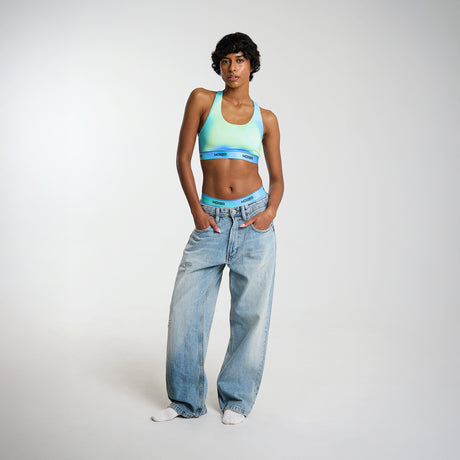 Kawa wears a size S