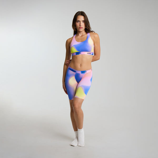 Dayana wears a size S