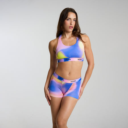 Dayana wears a size S