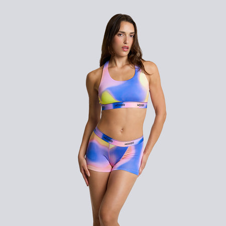 Dayana wears a size S