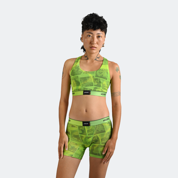 Dayana wears a size S