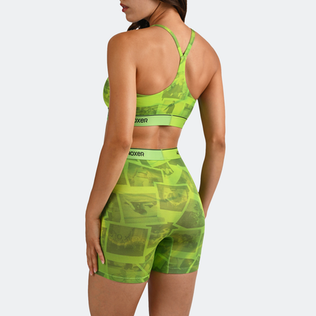 Dayana wears a size S