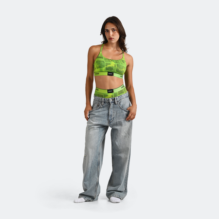 Dayana wears a size S