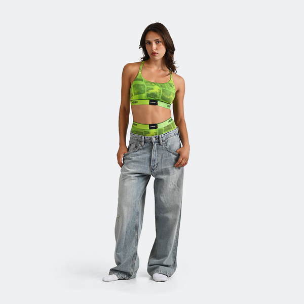 Dayana wears a size S