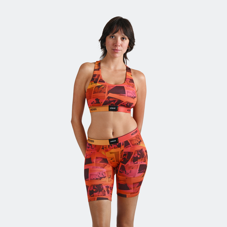 Nuria wears a size M